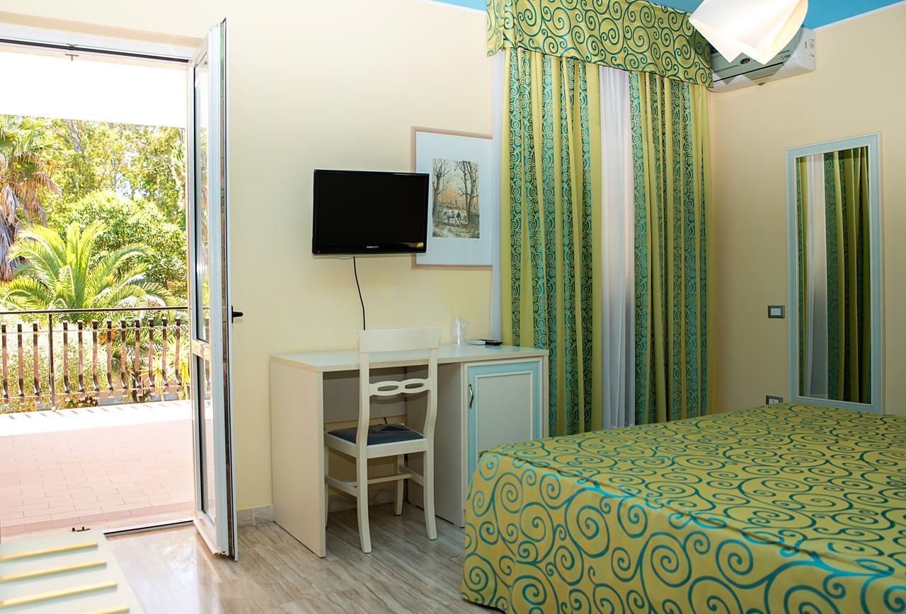 Hotel Villa Aurora Λατίνα Εξωτερικό φωτογραφία